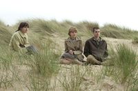 Never-let-me-go-keira-knightley-carey-mulligan-andrew-garfield