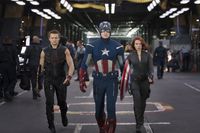 Marvel-the-avengers-assemble-jeremy-renner-chris-evans-scarlett-johansson