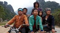 The-rocket-movie-review-sitthiphon-disamoe-sumrit-warin-hep-phongam-loungnam-kaosainam-bunsri-yindi