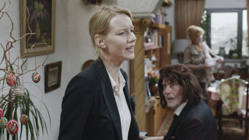 Toni-erdmann-movie-review-sandra-hüller-peter-simonischek