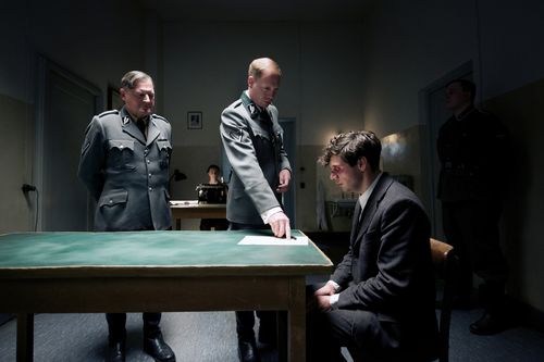 13-minutes-movie-review-christian-friedel-burghart-klaußner-johann-v-bülow