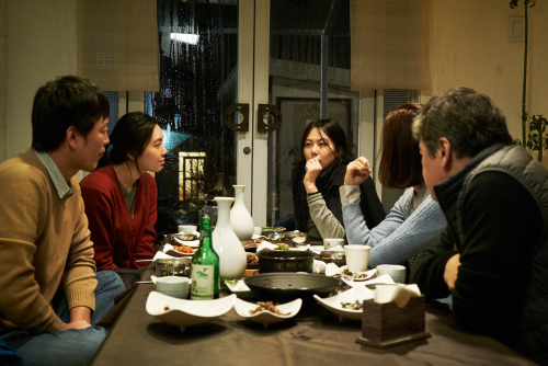 On-the-beach-at-night-alone-movie-review-kim-min-hee-jung-jae-young-park-yea-ju-kim-min-hee-song-seon-mi-kwon-hae-hyo