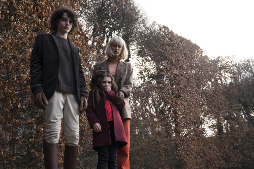 The-turning-movie-review-mackenzie-davis-finn-wolfhard-brooklynn-prince