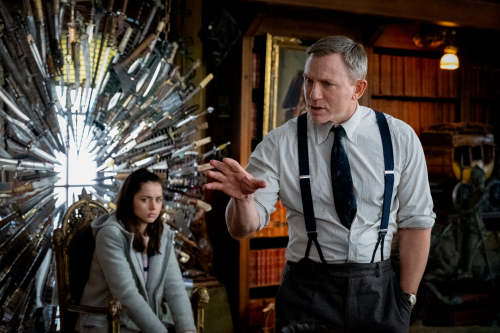 Knives-out-movie-review-daniel-craig-ana-de-armas
