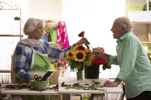 Queen-bees-movie-review-ellen-burstyn-james-caan