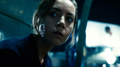 Emily-the-criminal-movie-review-aubrey-plaza