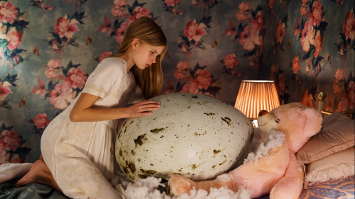 Hatching-movie-review-hanna-bergholm-siiri-solalinna