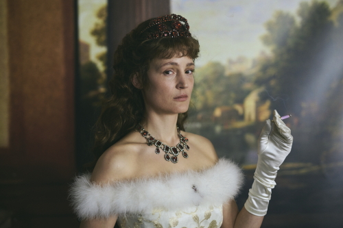 Corsage-movie-review-vicky-krieps
