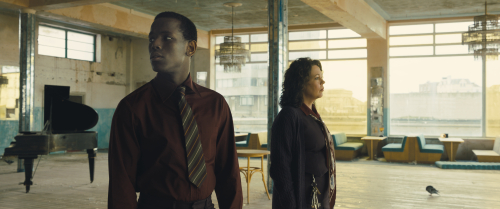 Empire-of-light-movie-review-olivia-colman-micheal-ward