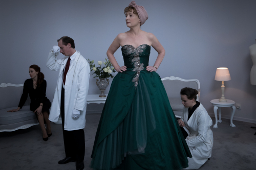 Mrs-harris-goes-to-paris-movie-review-lesley-manville-roxane-duran-bertrand-poncet