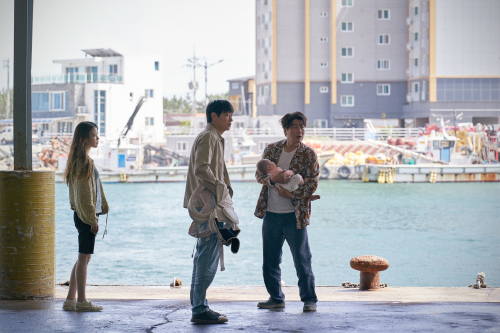 Broker-movie-review-song-kang-ho-gang-dong-wong-iu-lee-ji-eun