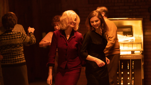 Eileen-movie-review-thomasin-mckenzie-anne-hathaway