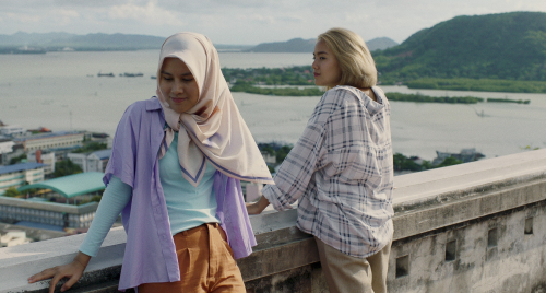 Solids-by-the-seashore-movie-review-ilada-pitsuwan-rawipa-srisanguan