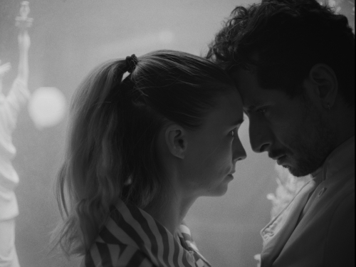 La-cocina-movie-review-raúl-briones-carmona-rooney-mara