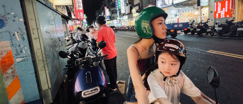 Left-handed-girl-movie-review-shih-yuan-ma-nina-ye-cannes-film-fstival-critics-week