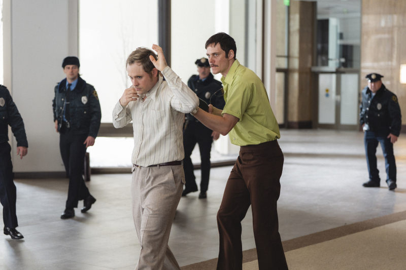 Dead-mans-wire-movie-review-bill-skarsgård-dacre-montgomery